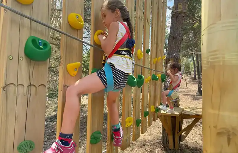 Galerie Photos | Moments Inoubliables au parc Accro Verdon, photos parc accrobranche Verdon, moments aventure Aups, souvenirs lac de Sainte-Croix, images Gorges du Verdon Parcours Le Verdon