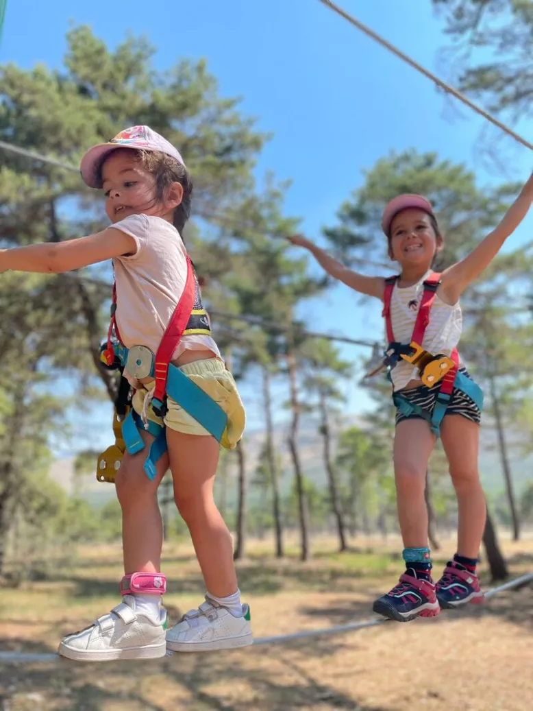 Galerie Photos | Moments Inoubliables au parc Accro Verdon, photos parc accrobranche Verdon, moments aventure Aups, souvenirs lac de Sainte-Croix, images Gorges du Verdon Parcours Le Verdon