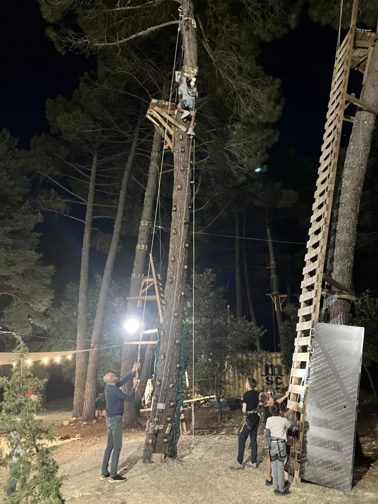 Galerie Photos | Moments Inoubliables au parc Accro Verdon, photos parc accrobranche Verdon, moments aventure Aups, souvenirs lac de Sainte-Croix, images Gorges du Verdon Nocturne Le Verdon